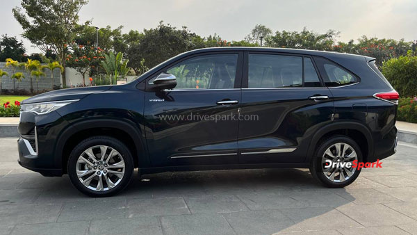 Toyota Innova Hycross Side View