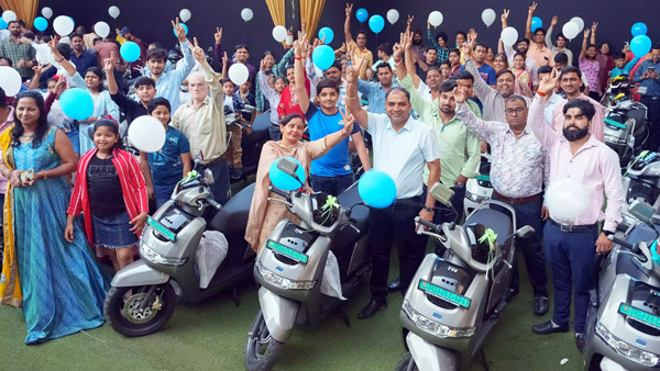 ഐക്യൂബ് മെഗാ ഡെലിവറി മാരത്തണുമായി ടിവിഎസ് ഐക്യൂബ് മെഗാ ഡെലിവറി മാരത്തണുമായി ടിവിഎസ്