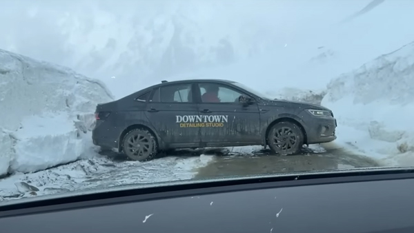 തുമ്പിയെ കൊണ്ട് കല്ല് എടുപ്പിക്കരുത്; ഫോക്‌സ്‌വാഗൺ വെർട്ടിസിൻ്റെ ഓഫ്റോഡ് പരാക്രമങ്ങൾ