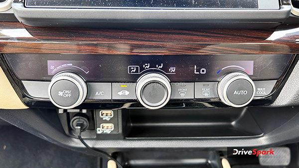 utomatic Climate Controls utomatic Climate Controls