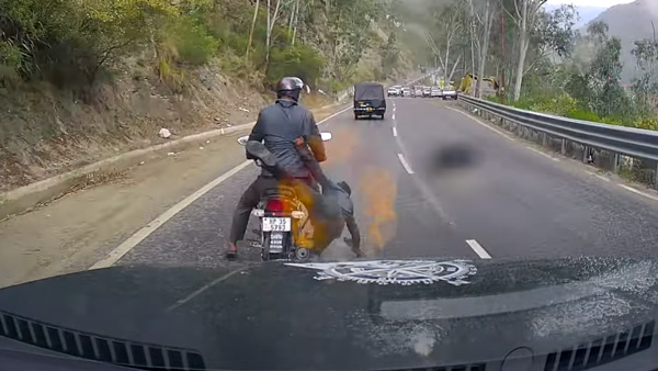 സ്കോർപിയോയും ഥാറും കൂട്ടിയിടിച്ചു; ബിൽഡ് ക്വാളിറ്റി സമ്മതിക്കണം കേട്ടോ സ്കോർപിയോയും ഥാറും കൂട്ടിയിടിച്ചു; ബിൽഡ് ക്വാളിറ്റി സമ്മതിക്കണം കേട്ടോ