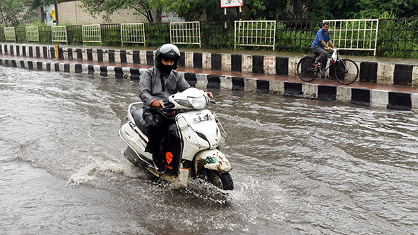 Here Are Some Tips To Ride Safe In Two-Wheelers During Monsoon Here Are Some Tips To Ride Safe In Two-Wheelers During Monsoon
