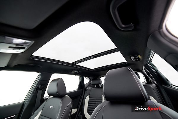 പനോരമിക് സൺറൂഫുമായി വരുന്ന ബജറ്റ് എസ്‌യുവികൾ 