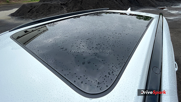 പനോരമിക് സൺറൂഫുമായി വരുന്ന ബജറ്റ് എസ്‌യുവികൾ 