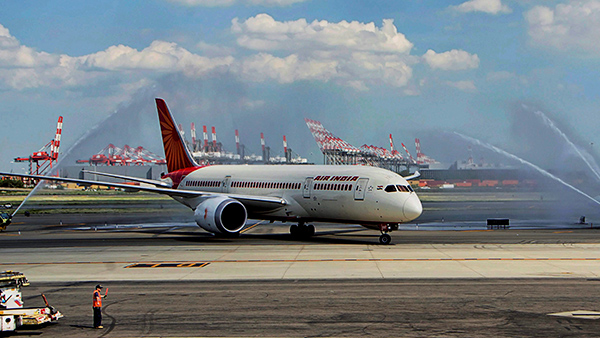 കിടിലൻ ഓഫറുമായി എയർ ഇന്ത്യ; വിമാന യാത്ര ഇനി വേറെ ലെവൽ