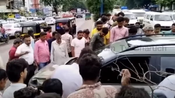 പഞ്ച് ഇവനൊരു വിഷയമേ അല്ല; എക്സ്റ്ററിൻ്റെ അക്സിഡൻ്റ് വീഡിയോ വൈറൽ