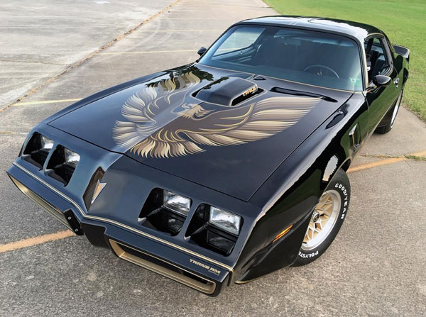 സ്റ്റംപിന് പിന്നിലെ മായാജാലക്കാരൻ; ധോണിയുടെ ഗാരേജിലെ കളക്ഷനുകൾ