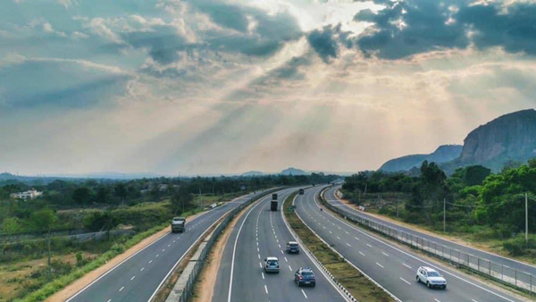 ഏത് പാതിരാത്രിക്കും സഹായം ഉറപ്പ്; ബംഗ്ലൂരു-മൈസൂർ ഹൈവേയിലെ സംവിധാനം അടിപൊളി ഏത് പാതിരാത്രിക്കും സഹായം ഉറപ്പ്; ബംഗ്ലൂരു-മൈസൂർ ഹൈവേയിലെ സംവിധാനം അടിപൊളി