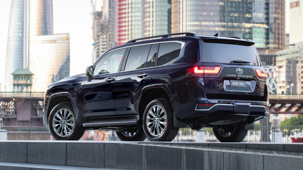 ക്ലാസി ശൈലിൽ പുത്തൻ ഭാവത്തിൽ ന്യൂ ജെൻ ടൊയോട്ട പ്രാഡോ