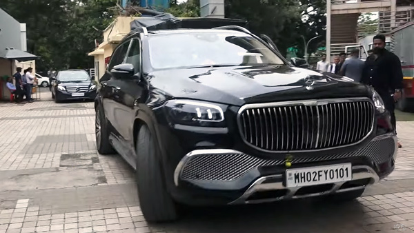 ആ വരവ് കണ്ടോ, എന്താ ഒരു ലുക്ക്; താരത്തിൻ്റെ യാത്ര ആഡംബരത്തിൻ്റെ രാജാവിനൊപ്പം