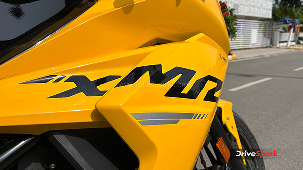 പിൻഗാമിയായി 20 വർഷത്തിന് ശേഷം കളം പിടിക്കാൻ എത്തി; പുതിയ കരിസ്മ XMR -ൻ്റെ റിവ്യൂ വിശേഷങ്ങൾ