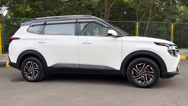 മോഡിഫിക്കേഷൻ കാ ബാപ്പ്; ബേസ് വേരിയൻ്റിൽ നിന്ന് ടോപ്പ് സ്പെക്കിലേക്ക് കാരൻസിൻ്റെ പകർന്നാട്ടം