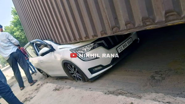 mahindra xuv700 passengers escape unhurt mahindra xuv700 passengers escape unhurt