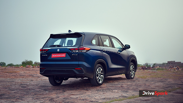 ആദ്യ മാസം തന്നെ 10,000 ബുക്കിംഗ് പിന്നിട്ട് ഇൻവിക്റ്റോ