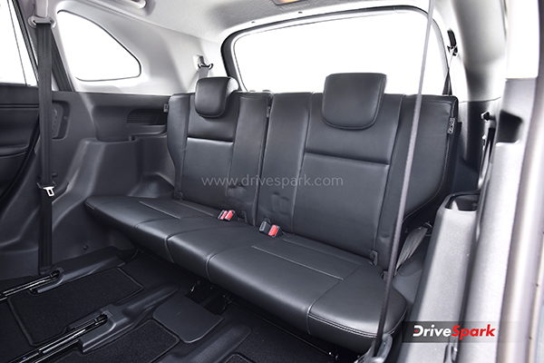maruti suzuki invicto third row seat