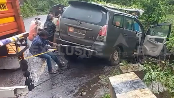രക്ഷാപ്രവർത്തനം നടത്തുമ്പോൾ ഇങ്ങനെ വേണം ചെയ്യാൻ; വീഡിയോ വൈറൽ