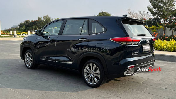 Toyota Innova Hycross