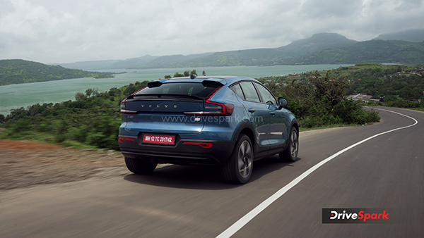 volvo c40 recharge tracking shot