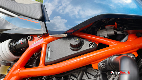 കെടിഎം 390 ഡ്യൂക്കുമായിട്ടുളള യുദ്ധത്തിന് ഒരുങ്ങിക്കോ എതിരാളികളെ; റിവ്യൂ വായിക്കാം