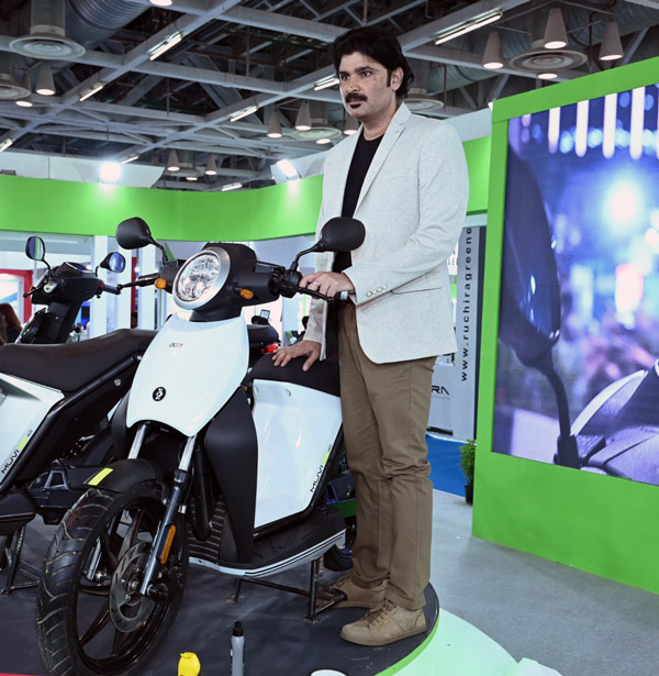 acer unveils muvi 125-4g electric scooter