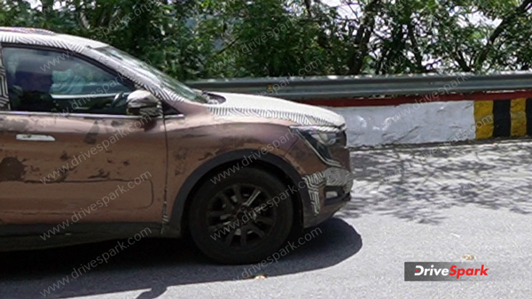 ഹാരിയർ ഇവിയ്ക്ക് ചെക്ക് വെക്കാൻ XUV700