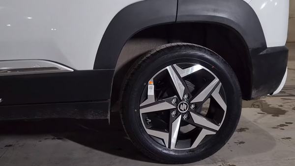 മോഡിഫിക്കേഷൻ കലക്കി കിടുക്കി തിമിർത്തു; ബ്രെസയുടെ പുത്തൻ അലോയ് വീലുകൾ കണ്ടോ മോഡിഫിക്കേഷൻ കലക്കി കിടുക്കി തിമിർത്തു; ബ്രെസയുടെ പുത്തൻ അലോയ് വീലുകൾ കണ്ടോ