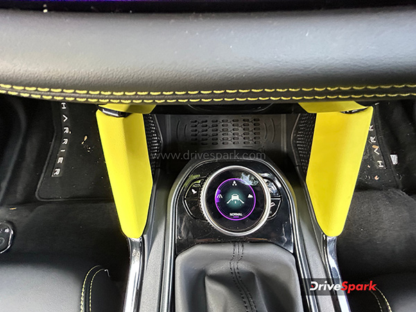 എസ്‌യുവി സെഗ്മെൻ്റിൽ ഒന്നുകൂടി അരക്കെട്ടുറപ്പിക്കാൻ ടാറ്റ; പുത്തൻ ഹാരിയർ ഫെയ്‌സ്‌ലിഫ്റ്റ് റിവ്യൂ വായിക്കാം