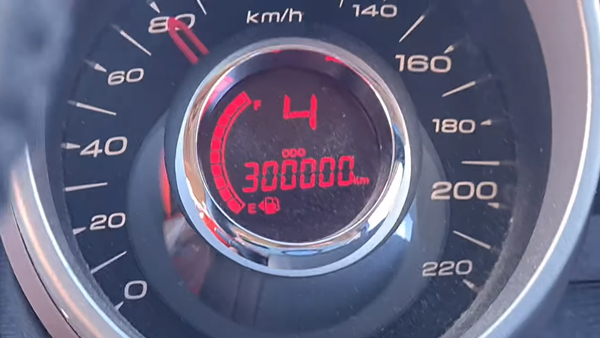 മഹീന്ദ്രയ്ക്ക് അങ്ങ് ഓസ്ട്രേലിയയിലും ഉണ്ട് പിടി; XUV 5OO -യിൽ മൂന്ന് ലക്ഷം കിലോമീറ്റർ പിന്നിട്ട് ഗായിക