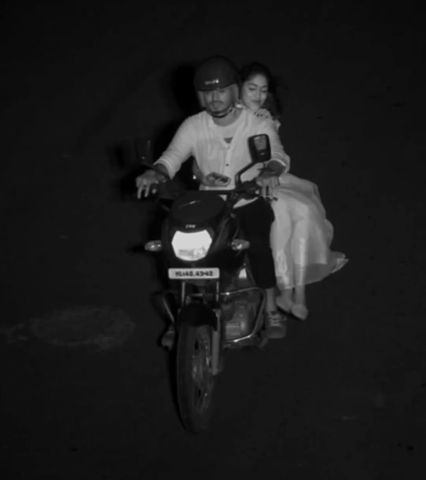  ai camera clicks romantic photo of couple