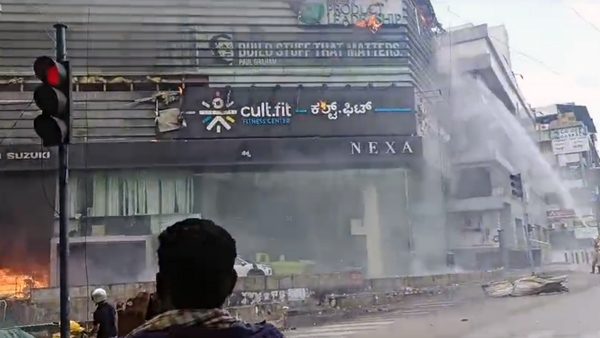 മാരുതി നെക്സ ഷോറൂമിന് തീപിടിച്ചു; സംഭവത്തിൻ്റെ ഞെട്ടിക്കുന്ന വീഡിയോ വൈറൽ