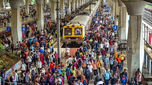 പൊതുഗതാഗത സംവിധാനത്തിൽ നിരാശരായി ജനത പൊതുഗതാഗത സംവിധാനത്തിൽ നിരാശരായി ജനത