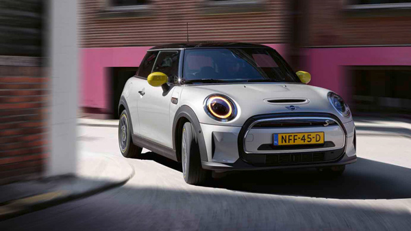 ആഡംബരത്തിനൊപ്പം ഇവിയുടെ പെർഫോമെൻസും നോട്ടമുണ്ടോ? ഇതാ ഇന്ത്യയിലെ ലക്ഷ്വറി ഇലക്ട്രിക് കാറുകൾ