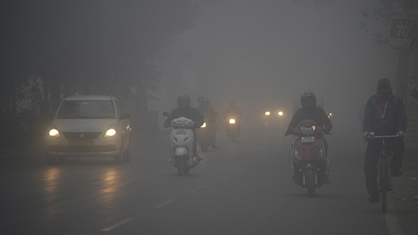 Tata Sumo Crashes Into Parked Tanker, Keep These Things In Mind While Driving In Fog 