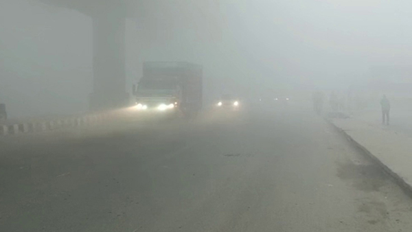 Tata Sumo Crashes Into Parked Tanker, Keep These Things In Mind While Driving In Fog 