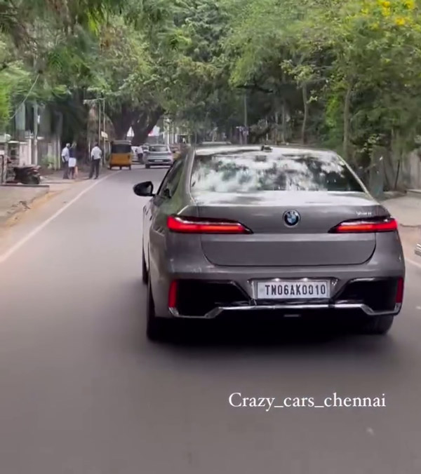 വേലൈ ഇല്ല പട്ടധാരി താരത്തിന്റെ പുത്തൻ കാർ വേലൈ ഇല്ല പട്ടധാരി താരത്തിന്റെ പുത്തൻ കാർ