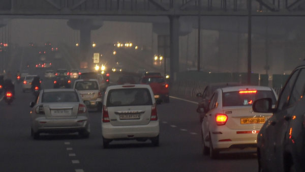 പഴയ വാഹനങ്ങൾക്ക് നിരോധനവുമായി ഡൽഹി സർക്കാർ
