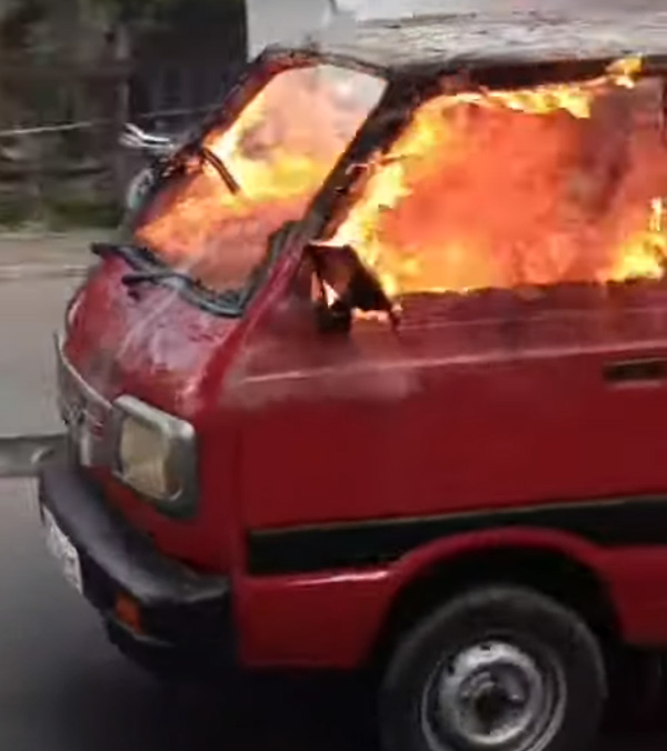 burning maruti suzuki omni