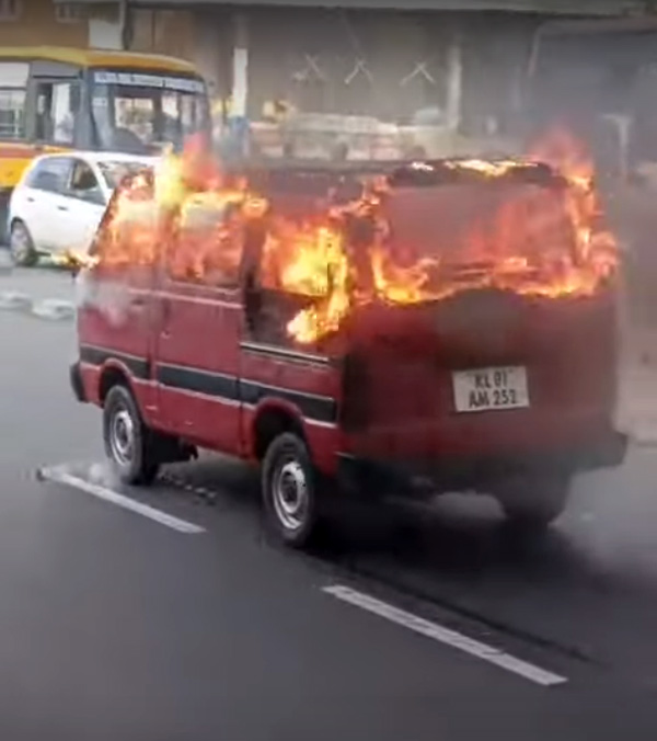 burning maruti suzuki omni