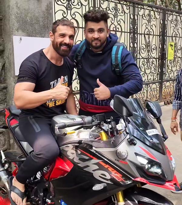 fan gets john abraham autograph on tvs apache