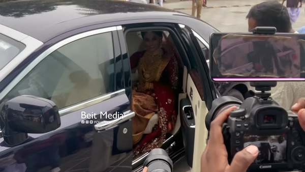 karthika nair wedding car