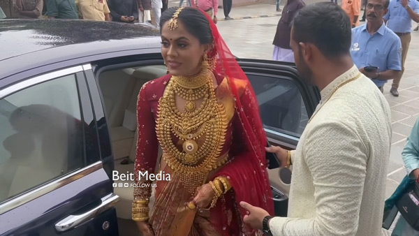 karthika nair wedding car