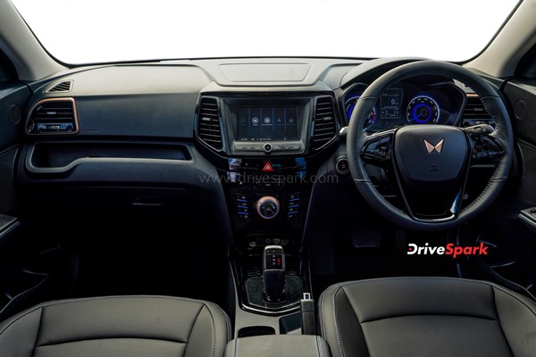 mahindra xuv400 interior