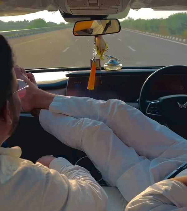 XUV700 -യുടെ ADAS ഫീച്ചറുകൾ ദുരുപയോഗം ചെയ്ത് ഡ്രൈവർ