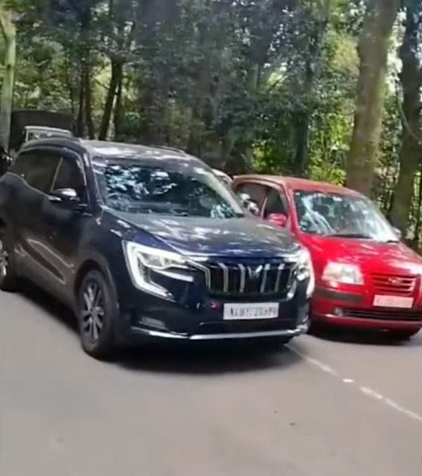 ട്രാഫിക് ജാമിൽ ഞുഴഞ്ഞ് കയറാൻ ശ്രമിച്ചാൽ ഫലം ഇതാണ്; XUV 7OO -ക്ക് സംഭവിച്ചത് വൈറൽ ട്രാഫിക് ജാമിൽ ഞുഴഞ്ഞ് കയറാൻ ശ്രമിച്ചാൽ ഫലം ഇതാണ്; XUV 7OO -ക്ക് സംഭവിച്ചത് വൈറൽ