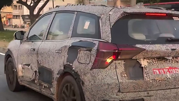 കണ്ടുപിടിച്ചേ.. സഫാരിക്കുളള മഹീന്ദ്രയുടെ ചിമിട്ടൻ പണി, XUV 700 -യുടെ സ്പൈ ചിത്രങ്ങൾ പുറത്ത്