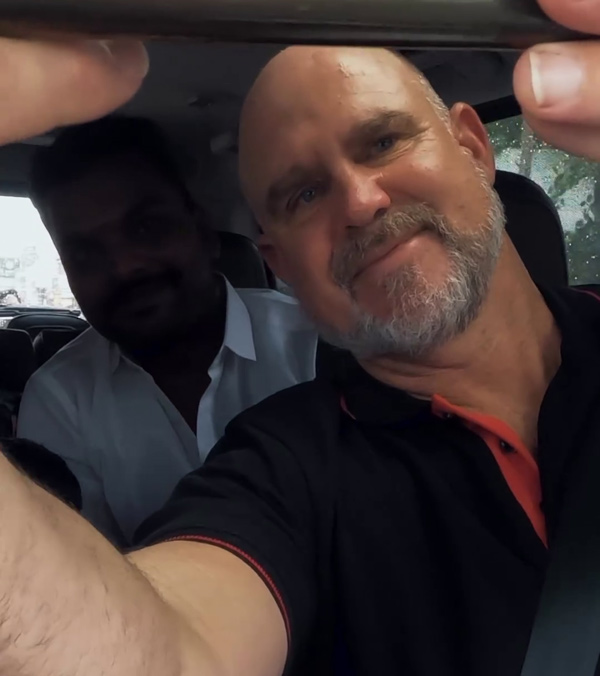 matthew hayden delivers mahindra xuv700 customer