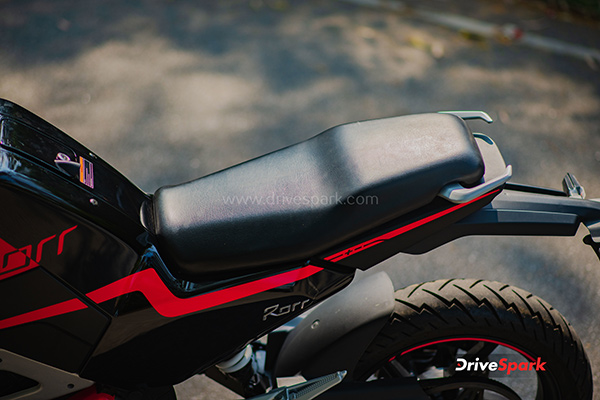 ഒബെൻ്റെ ഗർജ്ജനത്തിൽ ഭയക്കുമോ ഓലയും ഏഥറും; ഒബെൻ റോർ ഇവി സ്കൂട്ടറിൻ്റെ റിവ്യൂ വിശേഷങ്ങൾ