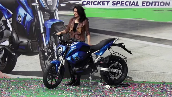 Revolt RV400 Electric Bike Gets New Eclipse Red Colour Option