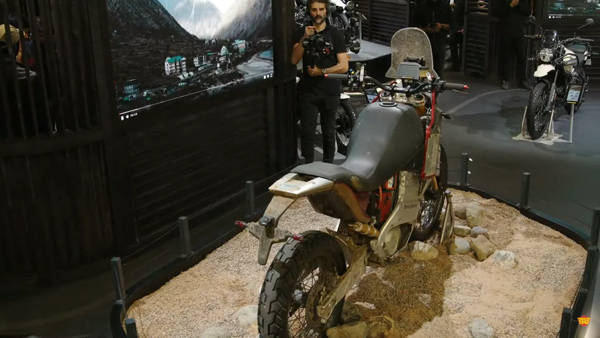 ഹിമാലയൻ ഇവി അവതരിപ്പിച്ച് റോയൽ എൻഫീൽഡ്