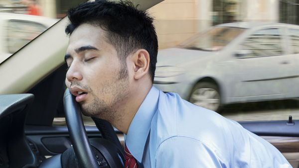 കാറിൽ എസി ഓൺ ചെയ്ത് കിടന്നുറങ്ങാറുണ്ടോ; മരണം വരെ സംഭവിക്കാം